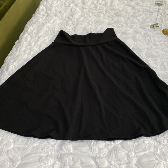 VKY & Co Black Stretchy Skirt - XL - Picture 4 of 7